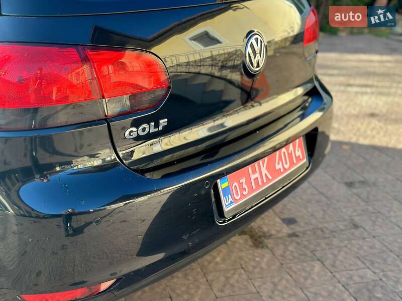 Хэтчбек Volkswagen Golf 2010 в Луцке