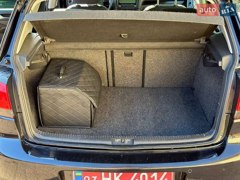 Хэтчбек Volkswagen Golf 2010 в Луцке