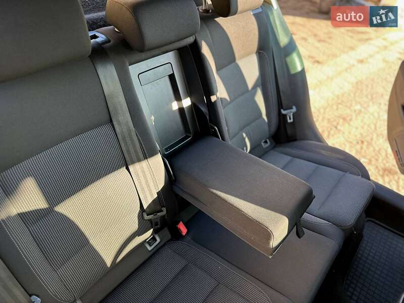 Хэтчбек Volkswagen Golf 2010 в Луцке