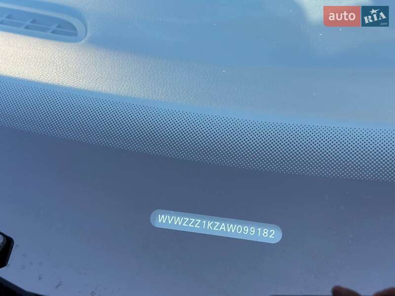 Хэтчбек Volkswagen Golf 2010 в Луцке