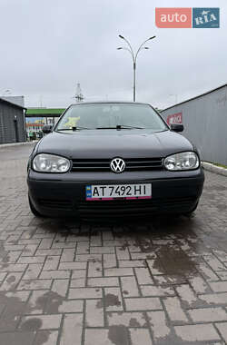 Хэтчбек Volkswagen Golf 2002 в Ивано-Франковске