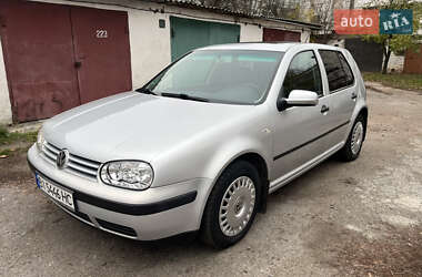 Хэтчбек Volkswagen Golf 2002 в Миргороде