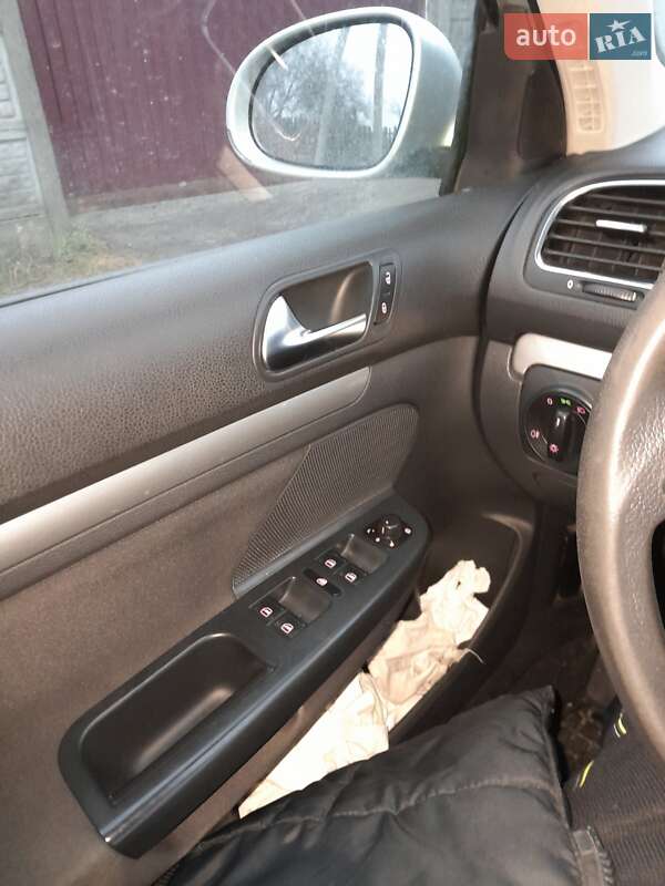 Універсал Volkswagen Golf 2011 в Києві