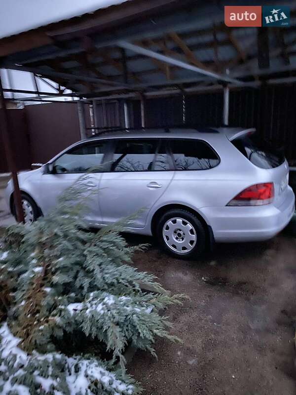 Універсал Volkswagen Golf 2011 в Києві