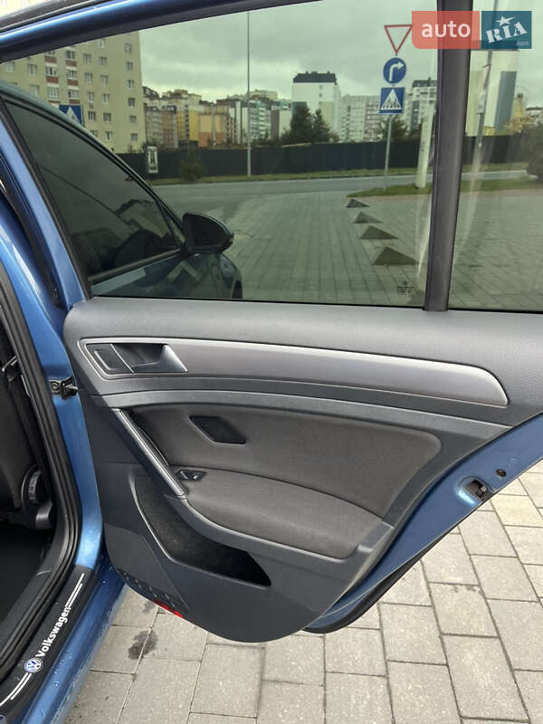 Хэтчбек Volkswagen Golf 2013 в Хмельницком