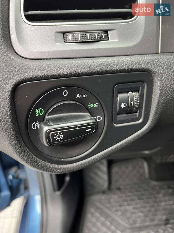 Хэтчбек Volkswagen Golf 2013 в Хмельницком