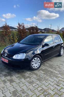 Хэтчбек Volkswagen Golf 2004 в Луцке