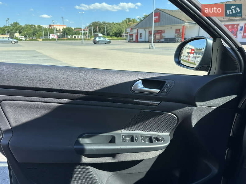 Универсал Volkswagen Golf 2012 в Киеве