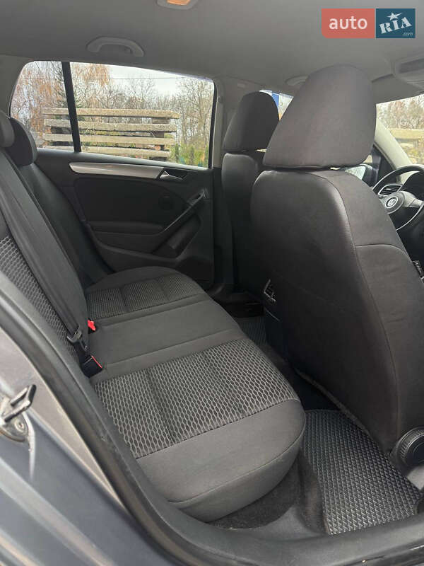 Хэтчбек Volkswagen Golf 2008 в Лубнах