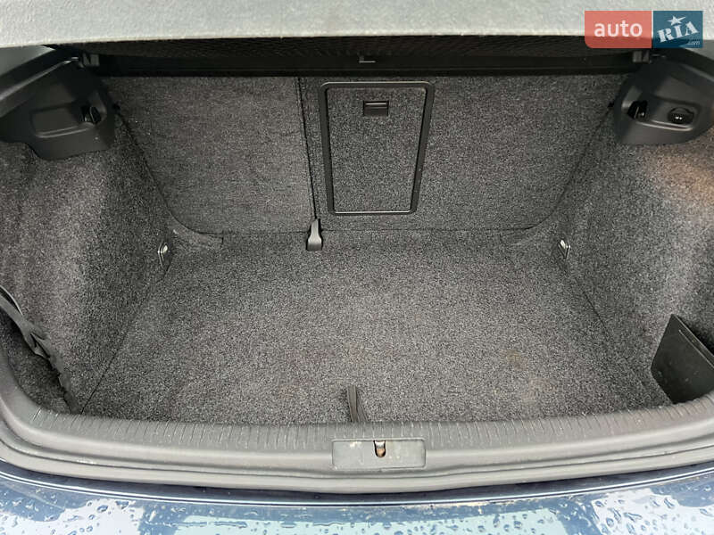 Хэтчбек Volkswagen Golf 2005 в Киеве