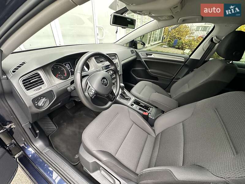 Хетчбек Volkswagen Golf 2015 в Києві