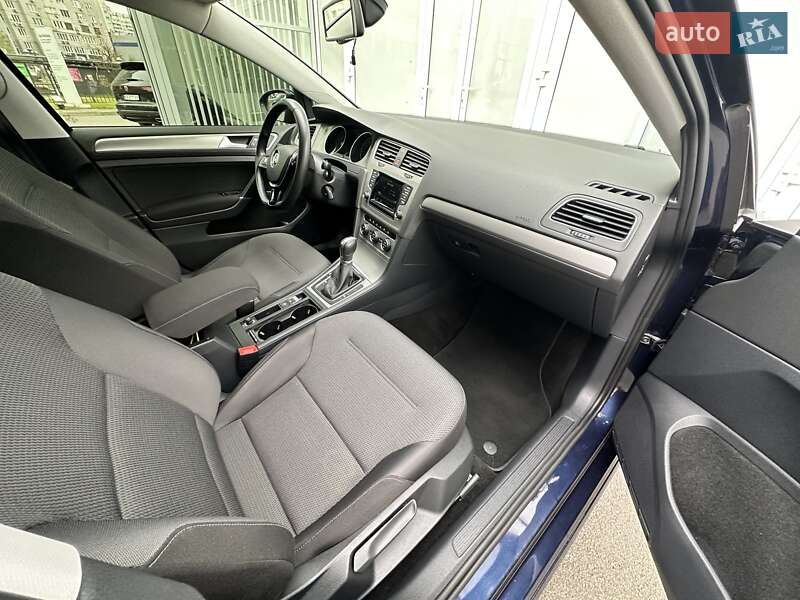 Хетчбек Volkswagen Golf 2015 в Києві