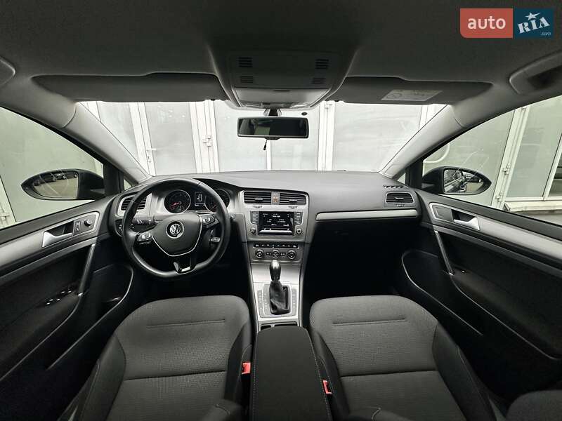 Хетчбек Volkswagen Golf 2015 в Києві