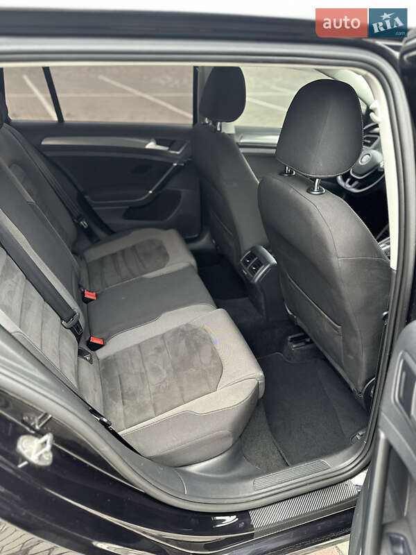 Універсал Volkswagen Golf 2017 в Луцьку