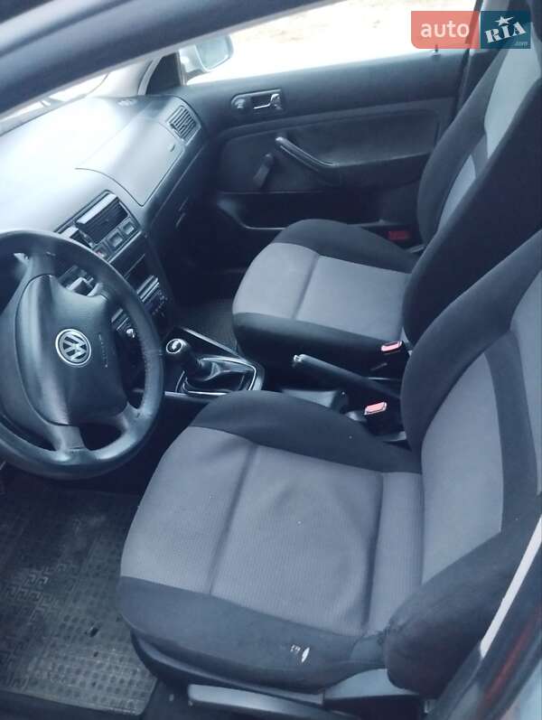 Универсал Volkswagen Golf 2000 в Новояворовске