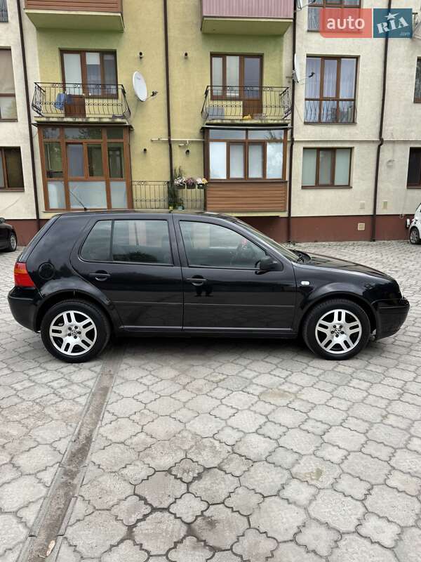 Хетчбек Volkswagen Golf 2002 в Рівному