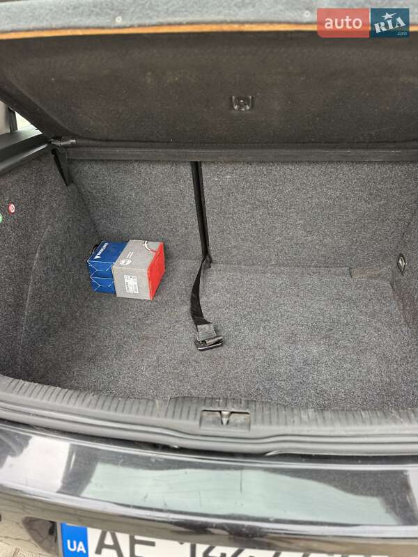 Хетчбек Volkswagen Golf 2002 в Рівному