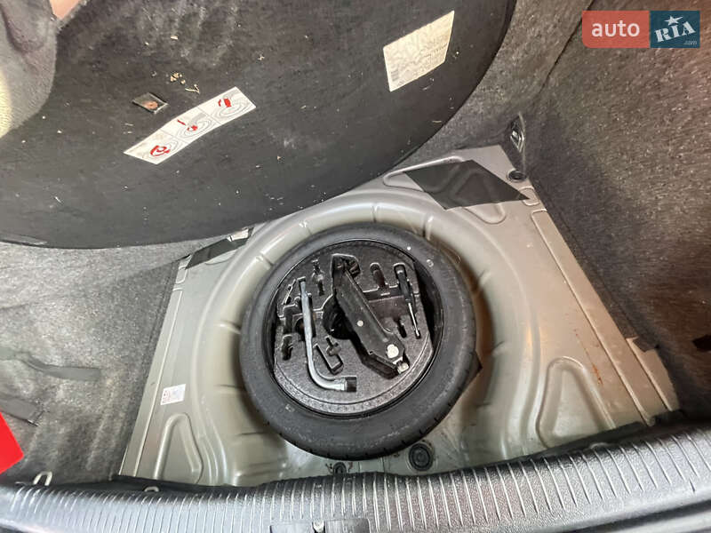 Хэтчбек Volkswagen Golf 2008 в Луцке