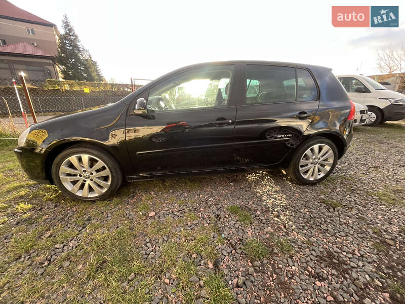 Хэтчбек Volkswagen Golf 2008 в Луцке