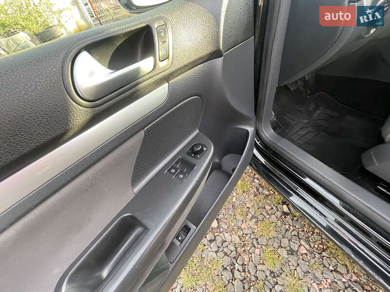 Хэтчбек Volkswagen Golf 2008 в Луцке