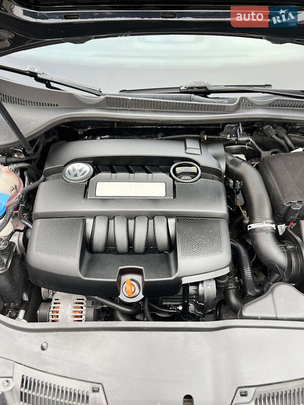 Хэтчбек Volkswagen Golf 2007 в Ровно