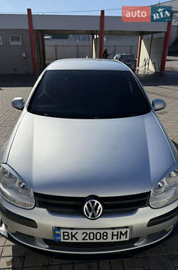 Хэтчбек Volkswagen Golf 2005 в Ровно