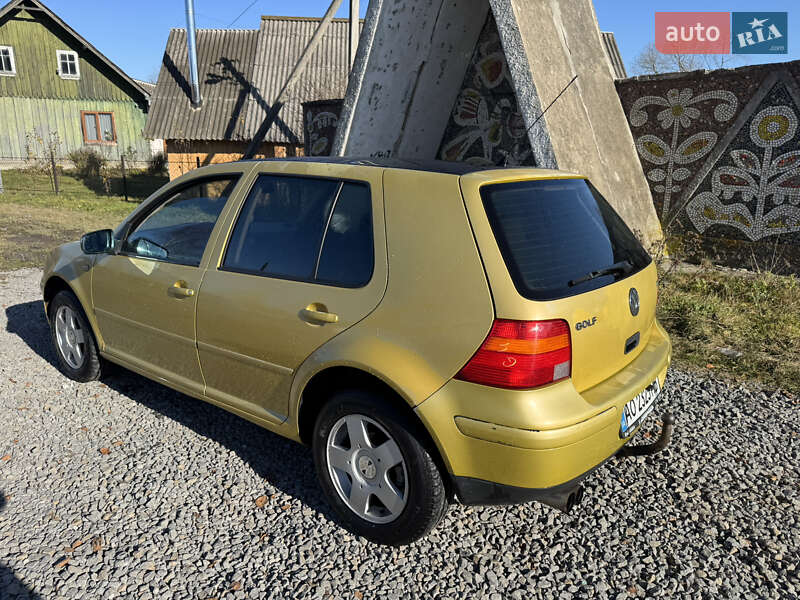 Хэтчбек Volkswagen Golf 1998 в Стрые