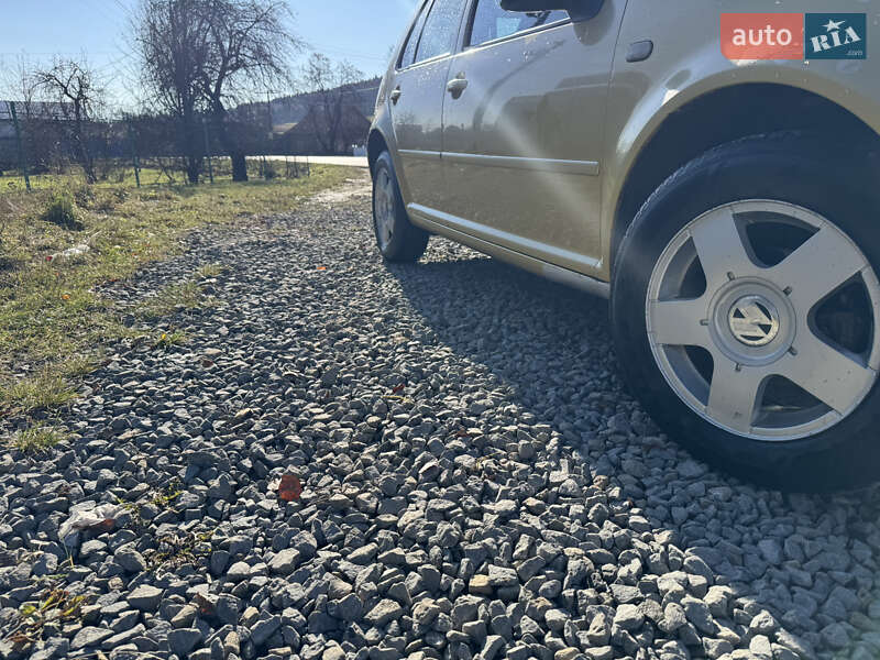 Хэтчбек Volkswagen Golf 1998 в Стрые