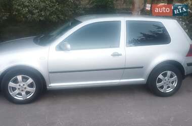 Хэтчбек Volkswagen Golf 2001 в Киеве
