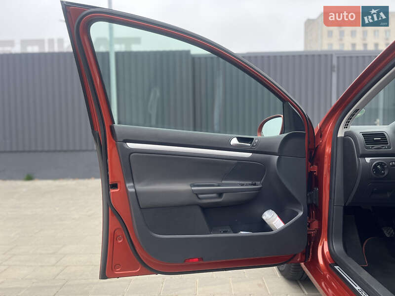 Хетчбек Volkswagen Golf 2007 в Черкасах