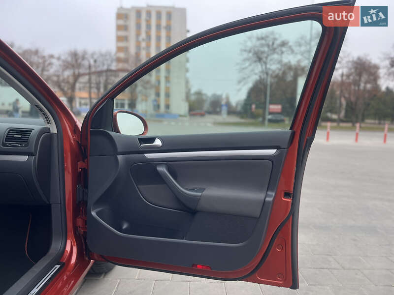 Хетчбек Volkswagen Golf 2007 в Черкасах