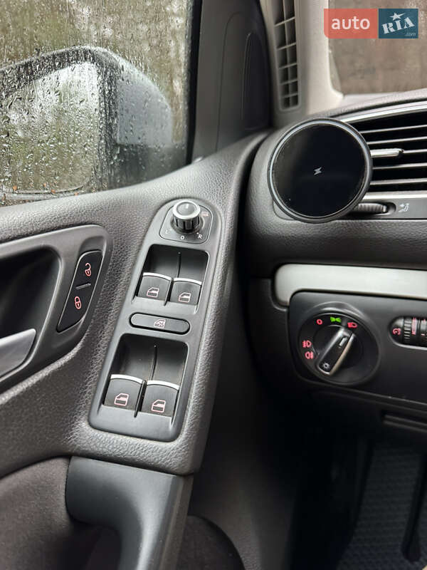 Хетчбек Volkswagen Golf 2009 в Рівному