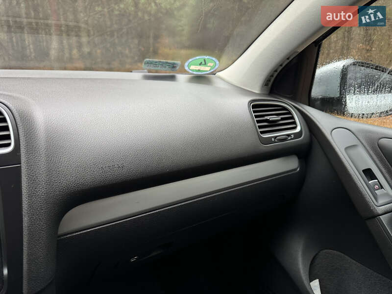 Хетчбек Volkswagen Golf 2009 в Рівному