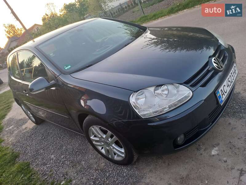 Хэтчбек Volkswagen Golf 2006 в Владимире