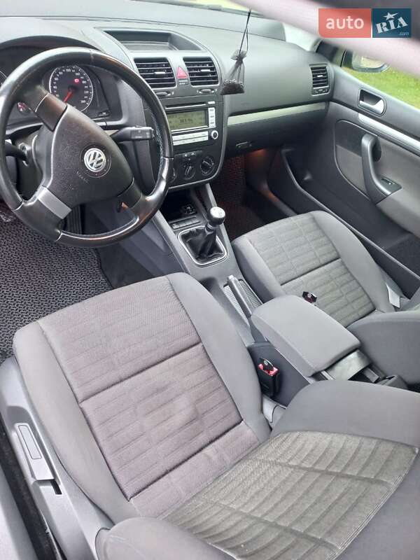 Хэтчбек Volkswagen Golf 2006 в Владимире