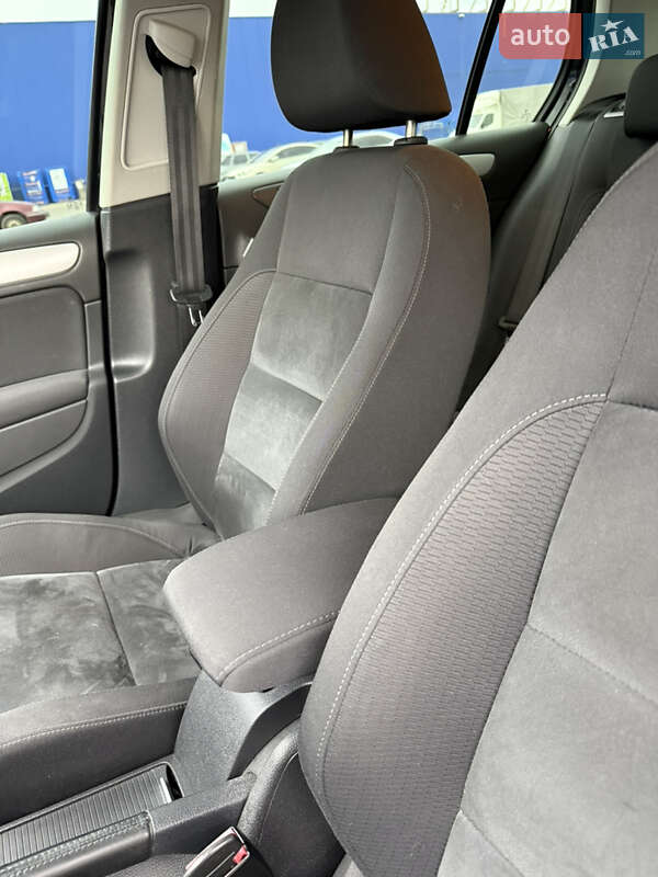 Хетчбек Volkswagen Golf 2010 в Мукачевому