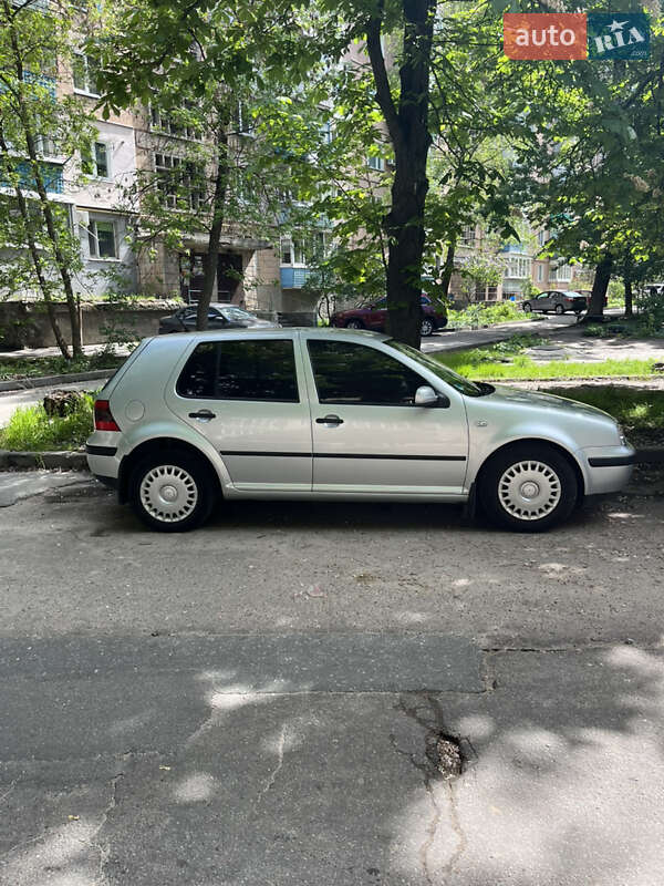 Хетчбек Volkswagen Golf 2002 в Кропивницькому