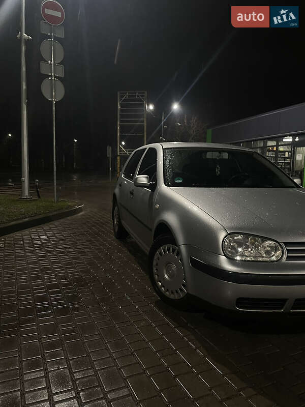 Хетчбек Volkswagen Golf 2002 в Кропивницькому
