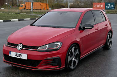 Хетчбек Volkswagen Golf 2015 в Києві