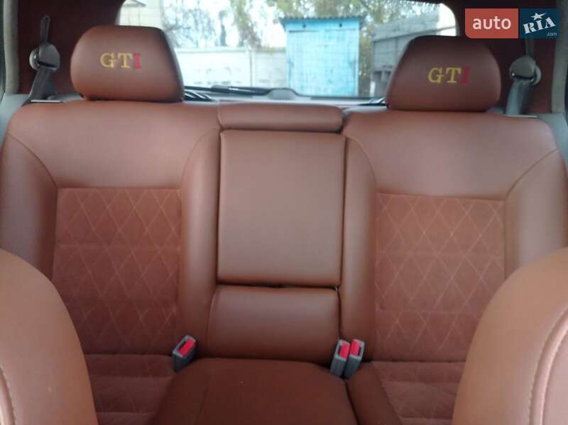 Хэтчбек Volkswagen Golf 1998 в Локачах