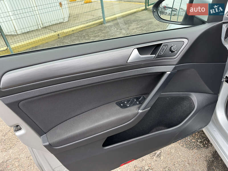 Хетчбек Volkswagen Golf 2018 в Києві