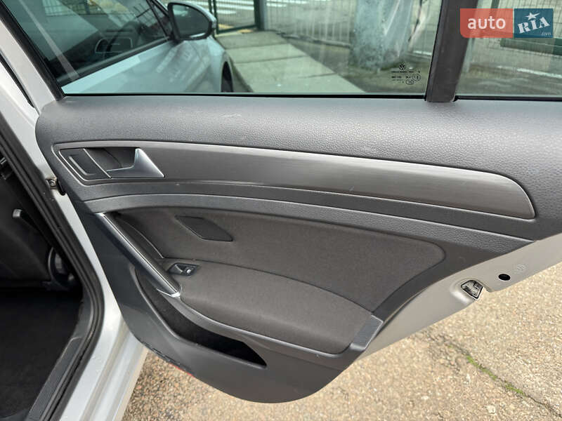 Хетчбек Volkswagen Golf 2018 в Києві