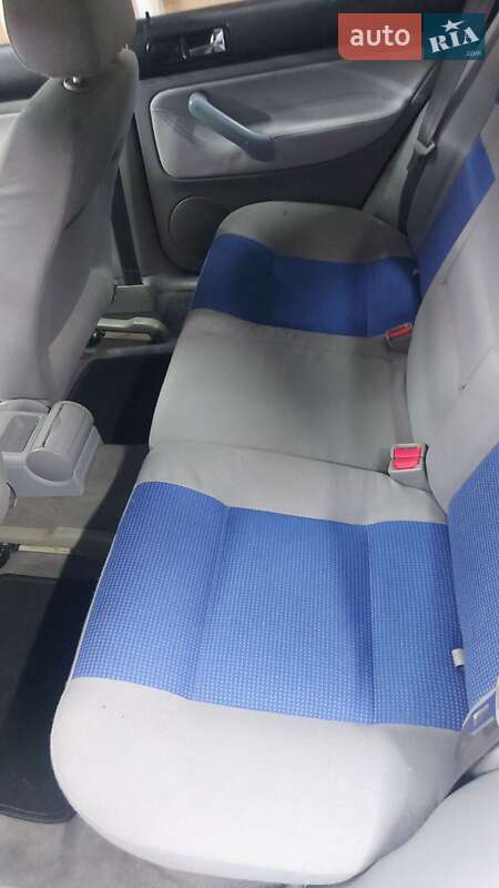 Універсал Volkswagen Golf 2001 в Харкові