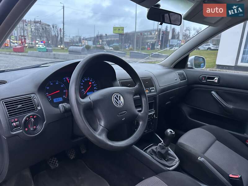 Хэтчбек Volkswagen Golf 2000 в Хмельницком