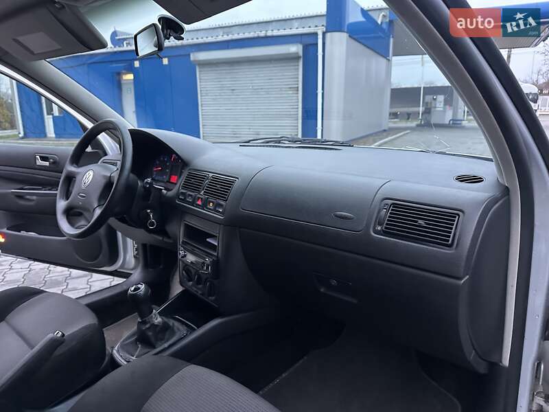 Хэтчбек Volkswagen Golf 2000 в Хмельницком