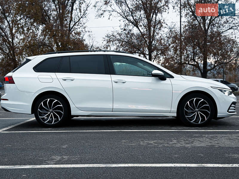 Універсал Volkswagen Golf 2021 в Києві
