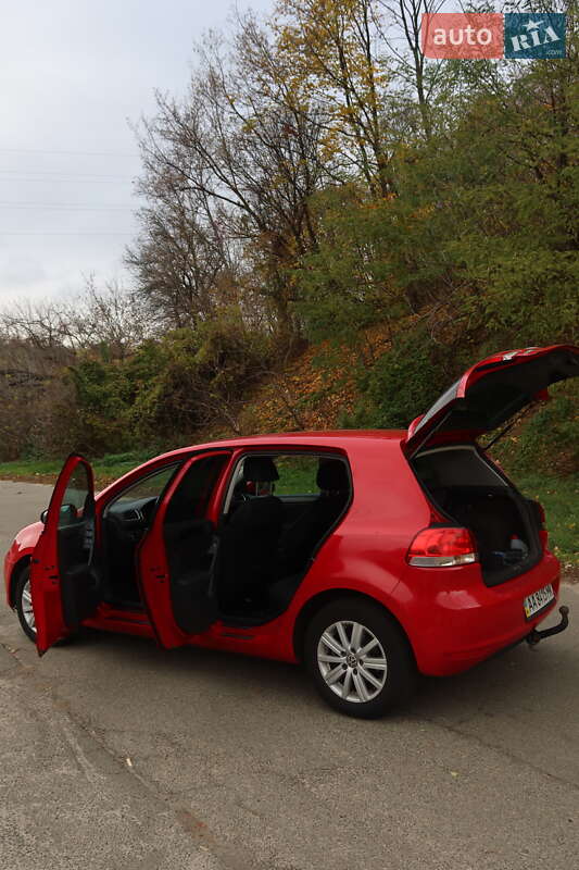 Хэтчбек Volkswagen Golf 2012 в Киеве