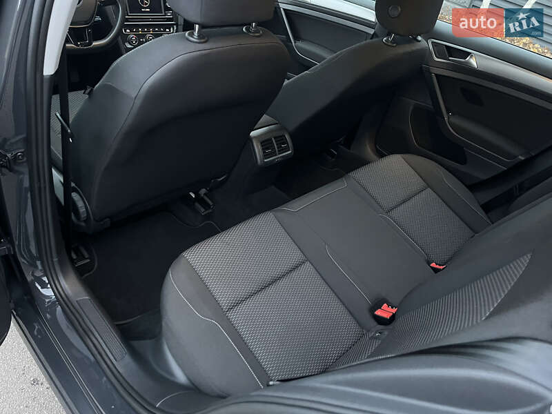 Хетчбек Volkswagen Golf 2020 в Києві