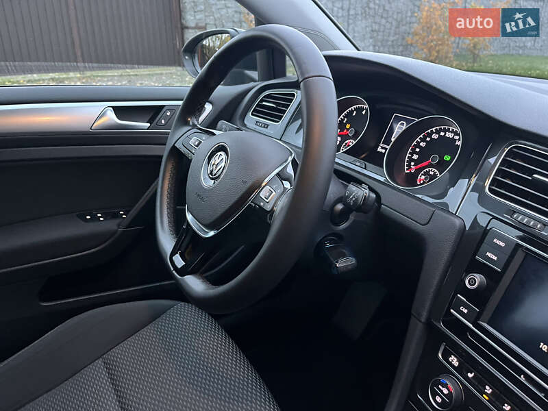 Хетчбек Volkswagen Golf 2020 в Києві