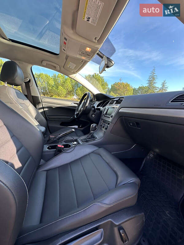 Хэтчбек Volkswagen Golf 2015 в Харькове